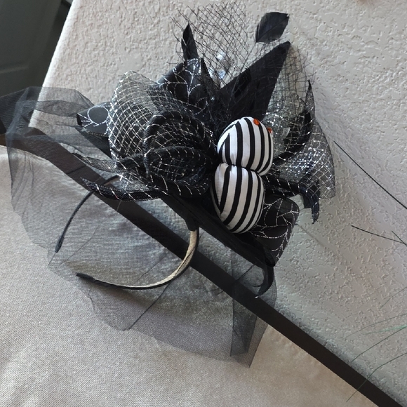 Chic Striped Black Fascinator main image 15